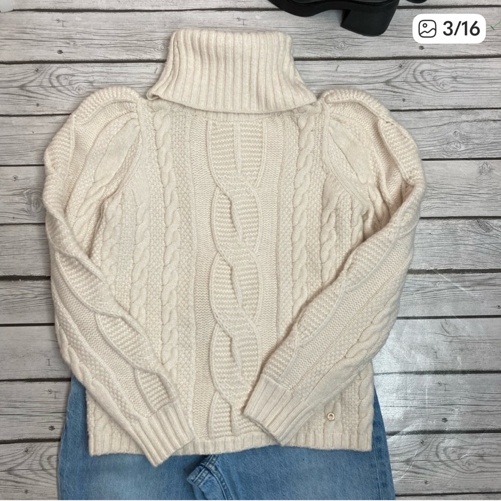 Ted Baker Vvera Extreme Sleeve Cable Sweater in EUC (TB size 3/US size 8)
